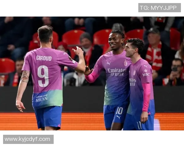 米兰队员莱奥托莫里单独训练普利西奇拉比奥特积极康复中